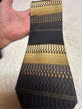 🎁3 for $30 - Gold Motif Necktie